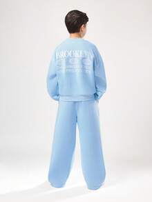 SUMWON Brooklyn Archive 套装：阔腿运动裤搭配圆领卫衣，街头风都市地球印花经典款，秋冬青少年时尚 - 淺藍色 - 查看 1