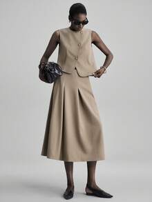 Ontre 2026春夏女装卡其色不对称斜襟金属纽扣设计背心半身套装，优雅适合派对和都市通勤 - 卡其色 - 查看 6