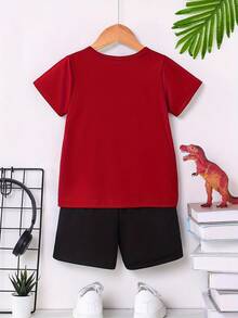 GraphicGems 男婴休闲时尚创意卡通可爱恐龙脚印印花基础款圆领T恤和短裤套装 男婴霸王龙图案T恤 恐龙男婴套装 红色T恤 男婴印花T恤 - 彩色 - 查看 3