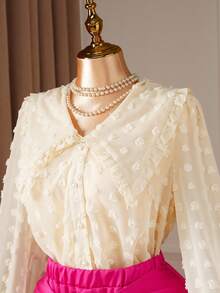 DreamSkyne 大码女式优雅通勤雪纺 3D 绒球镂空彼得潘领纽扣灯笼袖长袖衬衫 - 杏色 - 查看 9