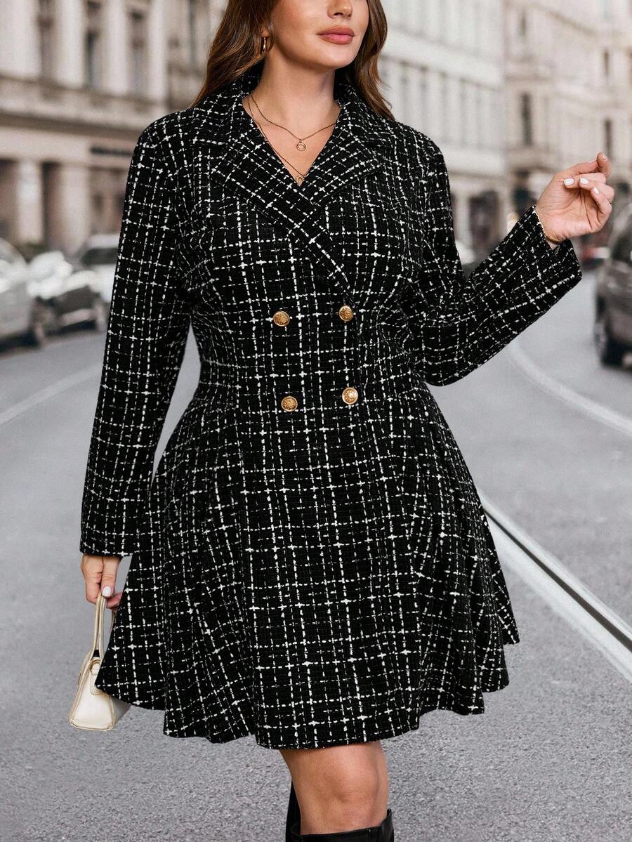 SHEIN Clasi 大码优雅黑白格纹收腰粗花呢套装，女士黑白粗花呢A字西装外套，优雅粗花呢迷你裙，双排扣西装，四季皆宜的粗花呢套装，黑色西装外套，适合办公室、工作、派对和日常穿着，时尚西装外套，A字版型，适合秋冬春季穿着，经典千鸟格纹西装外套，适合商务场合、晚宴和休闲时尚造型