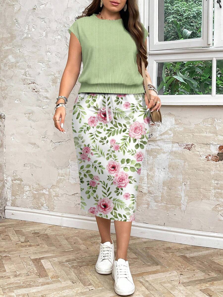 SHEIN LUNE Set 2 buc. Rochie scurtă cu imprimeu floral, casual, lejeră, cu guler rotund + top pentru femei de mărime mare, potrivită pentru vacanța de toamnă și iarnă