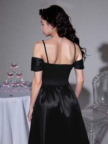 SHEIN MOD Damen Farbblock Off-Shoulder elegantes Kleid mit Schleifendekor in Mittellänge