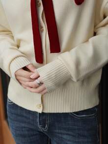 K-Vae 女士休闲蝴蝶结和草莓印花落肩长袖开衫女士蝴蝶结毛衣系带领毛衣纽扣毛衣针织开衫女士秋冬毛衣 - 彩色 - 查看 2