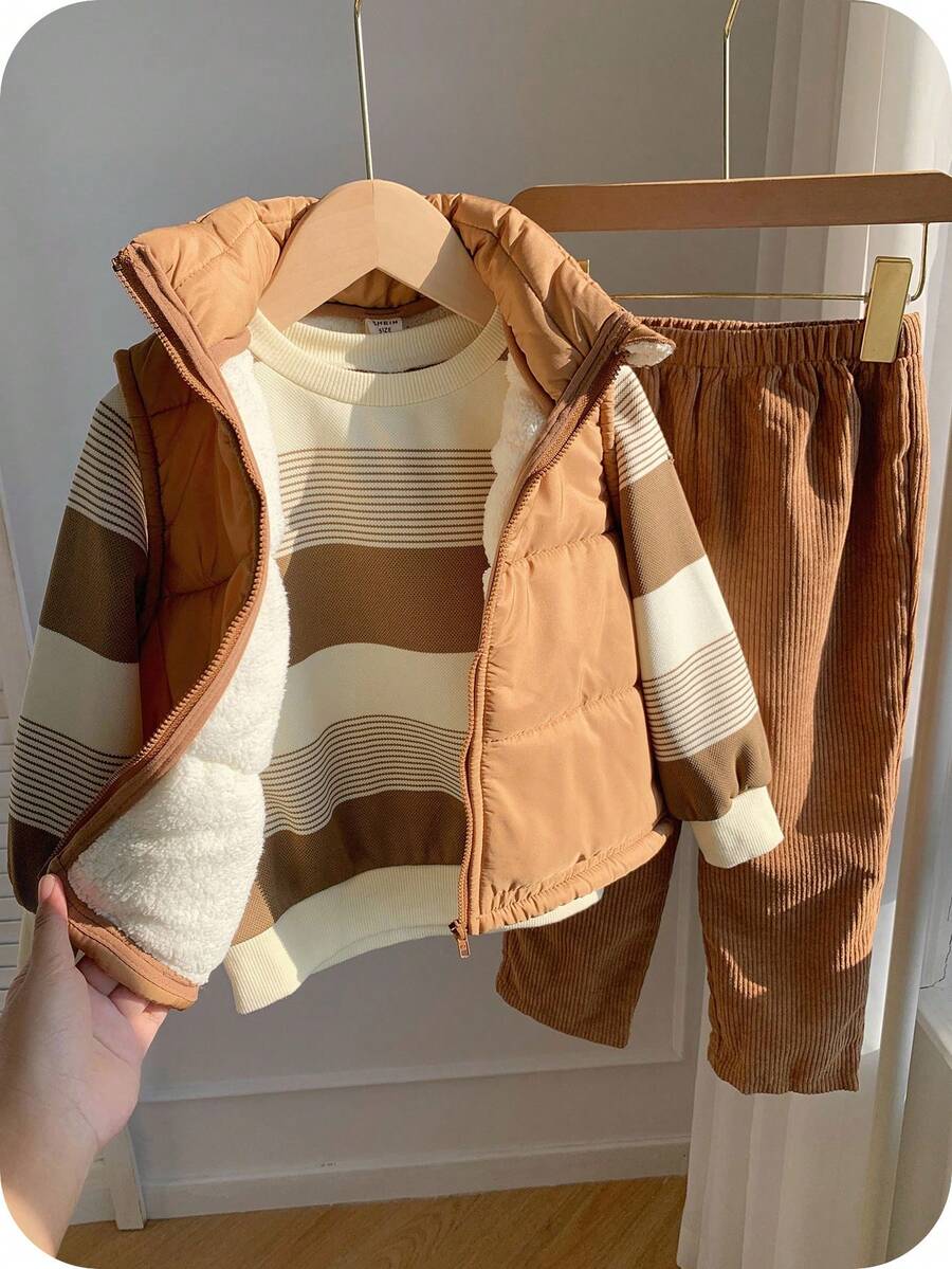 SHEIN 3件組小男孩秋冬可愛休閒百搭保暖內裡加厚背心外套、卡其色條紋運動衫、運動慢跑長褲套裝,適合室內、戶外、日常、運動、玩耍、派對、拍照、度假、節日 - 彩色 - 查看 1