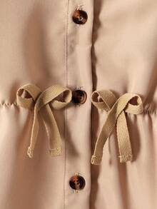 Genkimix Kids Áo khoác cho bé gái, áo khoác thời trang thường ngày cho mùa xuân và thu trở lại trường học, màu kaki trơn, trang trí nơ 3D, thắt lưng họa tiết xương cá, thiết kế eo tối giản, cúc màu hổ phách, áo khoác dài tay có mũ, phù hợp cho bé gái trở lại trường học vào mùa xuân và mùa thu, dễ thương và thời trang cho trường học, hoạt động ngoài trời, họp mặt gia đình, chụp ảnh hàng ngày, du lịch mùa thu đông. - Màu Khaki - Xem 4