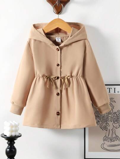 Genkimix Kids 女童外套，春秋季返校季休闲时尚外套，纯卡其色，3D蝴蝶结装饰，人字纹腰带，简约腰部设计，琥珀色纽扣，长袖连帽休闲外套，适合女孩春秋季返校穿着，可爱时尚，适合上学、户外活动、家庭聚会、日常拍照、秋冬季旅行等场合。