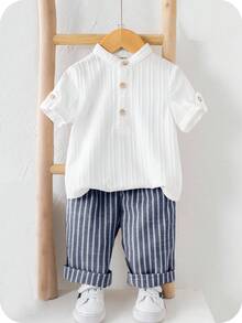 SHEIN 2 件套男婴休闲学院风灰色中式立领衬衫和条纹松紧腰裤套装，适合生日派对、晚会、表演、婚礼、迎婴派对、1 岁生日庆祝 - 彩色 - 查看 1