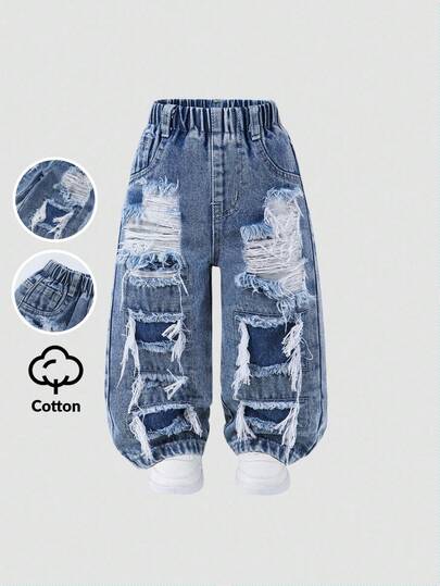男婴直筒牛仔裤，复古街头休闲学院风度假装推荐，做旧浅蓝色牛仔布，贴花刺绣+破洞街头酷炫，宽松版型，耐穿牛仔布，松紧腰带舒适易穿脱，适合日常穿着、郊游、约会、休闲聚会、返校、朋友聚会和派对，让你的小宝贝成为时尚焦点