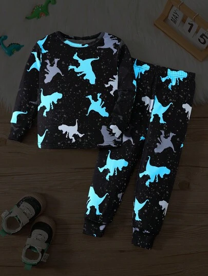 SHEIN 2pcs Young Boy Glow-In-The-Dark Dinosaur Print Knit Long Sleeve Top And Pants Comfortable Pajama Set