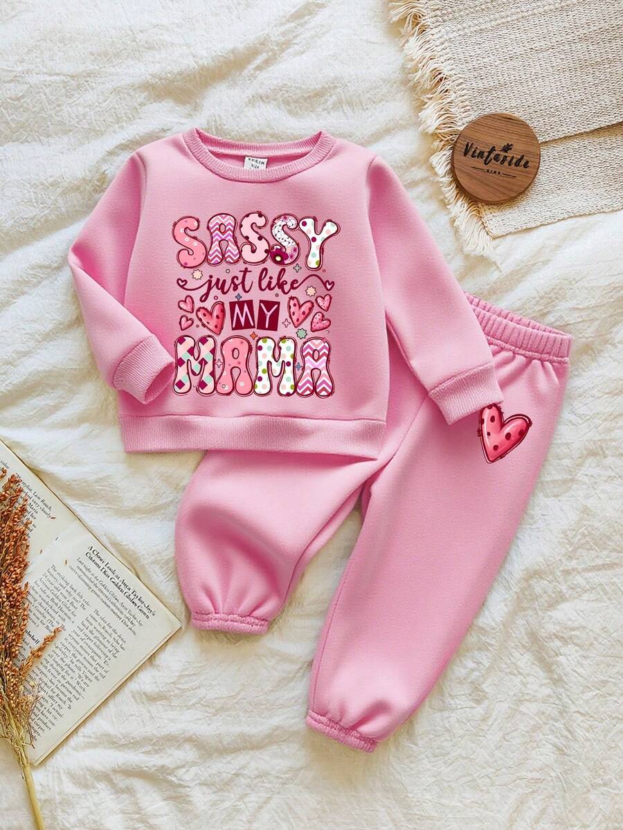SHEIN 2 件套女婴服装,可爱心形和字母印花羊毛圆领长袖运动衫和羊毛心形印花裤,适合秋冬季外出 - 粉色 - 查看 1