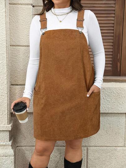 SHEIN LUNE Plusstorlek svart manchesterklänning med fickor och justerbara axelband för kvinnor Barnfit Thanksgiving-outfit för kvinnor Nyårsoutfit för kvinnor Vinterklänningar Vinterkläder för kvinnor Rave-outfits Tröjklänning