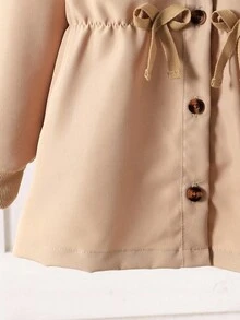 Genkimix Kids Áo khoác cho bé gái, áo khoác thời trang thường ngày cho mùa xuân và thu trở lại trường học, màu kaki trơn, trang trí nơ 3D, thắt lưng họa tiết xương cá, thiết kế eo tối giản, cúc màu hổ phách, áo khoác dài tay có mũ, phù hợp cho bé gái trở lại trường học vào mùa xuân và mùa thu, dễ thương và thời trang cho trường học, hoạt động ngoài trời, họp mặt gia đình, chụp ảnh hàng ngày, du lịch mùa thu đông. - Màu Khaki - Xem 5