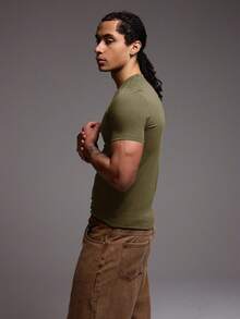 Musero Men Slim Fit Short Sleeve Crew Neck Basic Plain T-Shirt Essentials All Year Round Capsule - Army Green - View 3