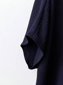 Linhara 大码女式复古V领花卉肩章衬衫 - 藏蓝色 - 查看 4