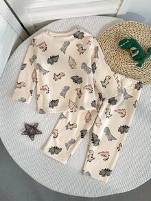 SHEIN Playful Pals 两件套幼儿男童恐龙印花加厚长袖上衣和裤子睡衣套装 - 卡其色 - 查看 2
