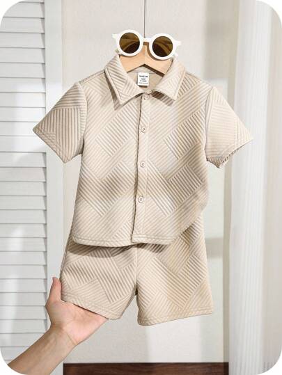 SHEIN 2 st. sött set med aprikosfärgad polokrage och stickad kortärmad topp och shorts till babyn, lämpligt för sommarevenemang som födelsedagsfest, firande, bröllop och dop. Sommarkläder för babyn, shorts till babyn, kläder för babyn