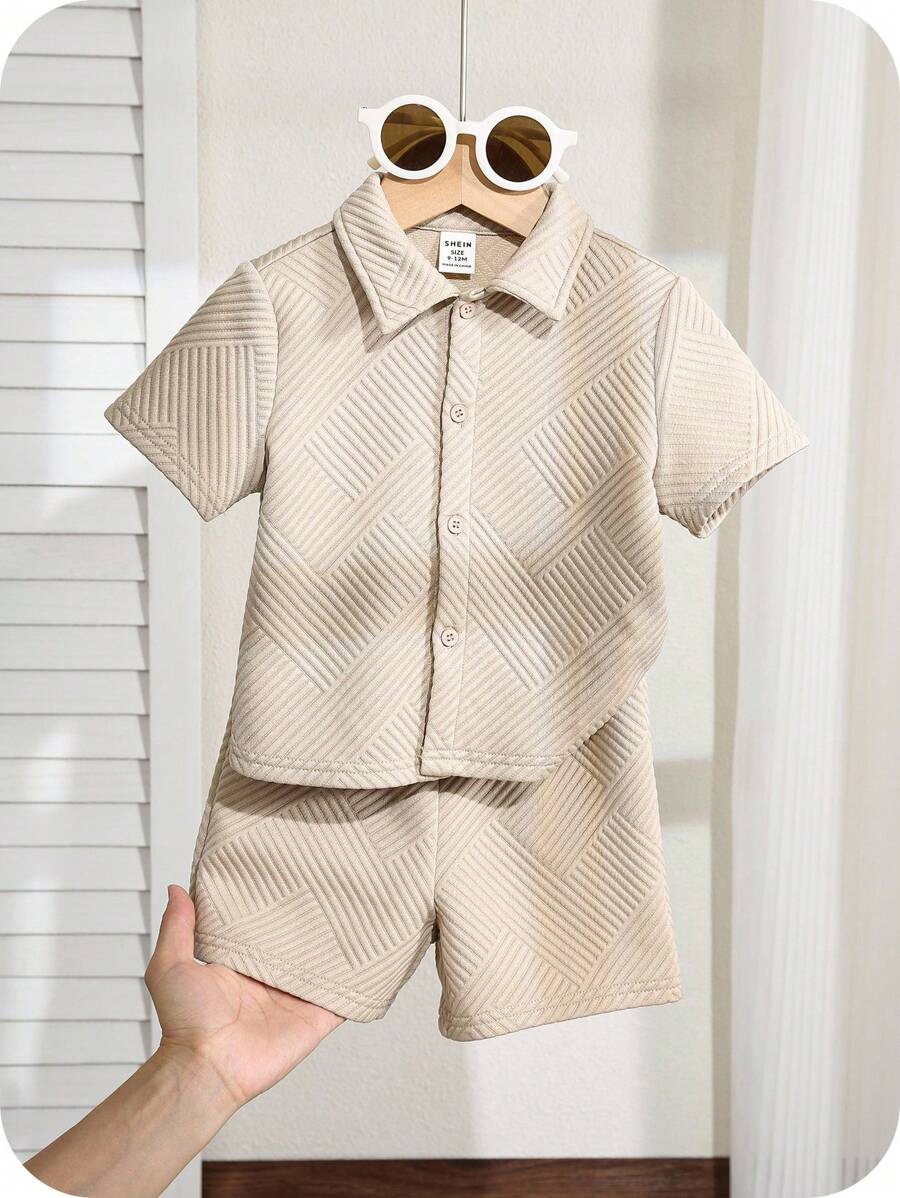 SHEIN 2件套男宝宝可爱杏色polo领针织短袖上衣和短裤套装，适合夏季生日派对、庆典、婚礼、洗礼等场合。男宝宝夏季服装，男宝宝短裤套装，男宝宝衣服。 - 杏色 - 查看 1