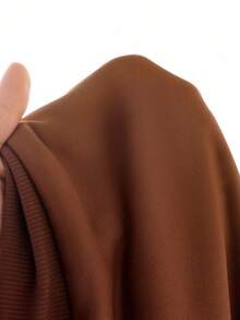 SHEIN Elladie kids 两件套女童棕色蝴蝶结印花长袖上衣搭配黑色喇叭裤套装，可爱舒适的卫衣套装，适合春秋冬季穿着。