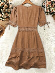 Breezaya 女士优雅V领纯色蕾丝镂空腰短款连衣裙，夏季 - 杏色 - 查看 2