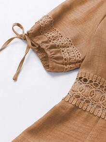 Breezaya 女士优雅V领纯色蕾丝镂空腰短款连衣裙，夏季 - 杏色 - 查看 4