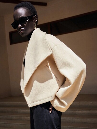 SHEIN X Jwoww Lumivelle Mantel Pendek Wanita Elegan Minimalis Model Turtleneck Ukuran Besar Warna Beige untuk Kantor dan Musim Gugur