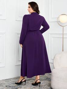 Modelyn 大码女式纯色翻领长袖腰部金属装饰优雅连衣裙 - 紫色 - 查看 2