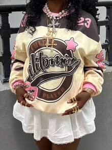 Rovax Y2K Streetwear 复古字母与数字徽章数码印花女式圆领运动衫 - 卡其色 - 查看 3