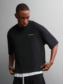 SUMWON 宽松剪裁短款 T 恤，带有链条设计图案印花银钥匙吊坠饰物背面印花街头服饰系列节日休闲夏季 - 黑色 - 查看 2