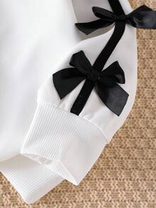 SHEIN 两件套女童针织简约3D蝴蝶结圆领长袖卫衣和黑色长裤套装，时尚秋冬装 - 黑與白 - 查看 7
