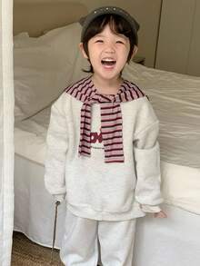 SHEIN 3 件幼儿男童时尚运动套装、2 件休闲卫衣和裤子套装、3 件卡通字母针织披肩套装、男婴校园风格上衣和裤子套装 - 彩色 - 查看 3