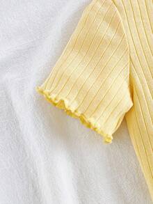 SHEIN Vintaside Kids 2-Piece Baby Girl Set Casual Cute Versatile Solid Color Short-Sleeved Top And Floral Embroidered Denim Overalls Set, Suitable For Spring And Summer Daily Wear Fall Winter - Yellow - View 3