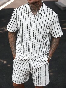 Manfinity Homme Men's Textured Vertical Stripe Shorts And Shirt Set