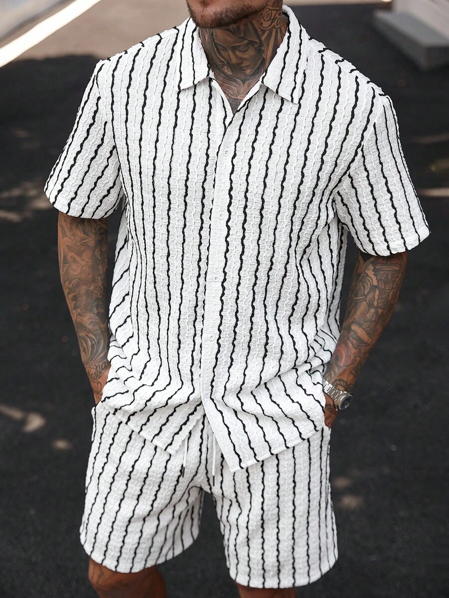 Manfinity Homme Men's Textured Vertical Stripe Shorts And Shirt Set