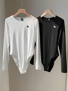 SHEIN BASICS 2 件套休闲简约风格“Old Money”黑白小马标志图案长袖圆领紧身衣，百搭分层单品，适合秋冬季 - 彩色 - 查看 3