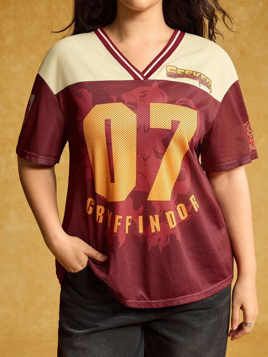 HARRY POTTER X SHEIN Plus Size V-Neck Color Block Letter Graphic Short Sleeve T-Shirt - Red - View 1