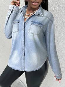 Slaydiva 大碼翻蓋口袋捲邊袖牛仔襯衫 - 淺色水洗藍 - 查看 3