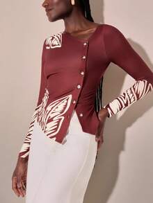 CAJUNI بلوزة نسائية طويلة الأكمام غير متماثلة مطوية الجانب مطبوعة بطبعة أوراق النباتات الاستوائية البوهيمية