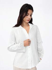 LYSMO 2025秋冬新品，女士高端复古法式田园风亚麻条纹宽松修身衬衫，袖口刺绣细节和拼接设计。完美契合波西米亚风、田园风美学、复古时尚和休闲休闲造型。 - 白色 - 查看 4