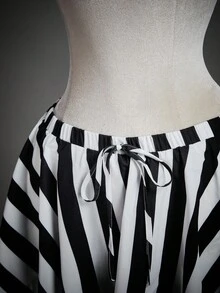 SHEIN ICON 女士休闲条纹V领上衣和裙子套装 - 黑與白 - 查看 8
