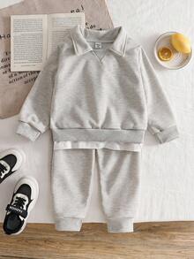 SHEIN 2 件套年轻男孩休闲燕麦色 Polo 领运动服上衣 + 裤子套装，舒适服装适合日常穿着和外出，适合上学、秋冬季 - 淺灰色 - 查看 3