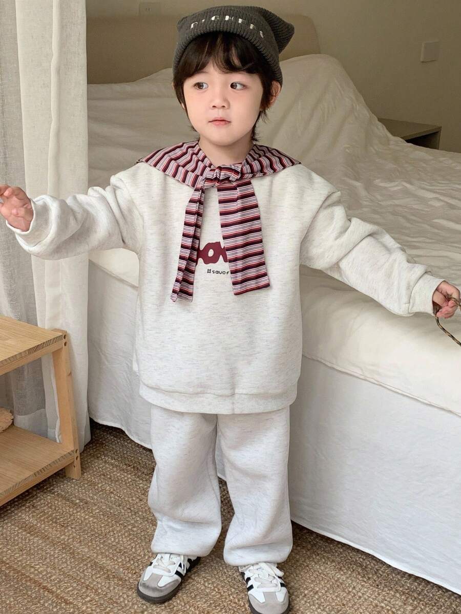 SHEIN 3 件幼儿男童时尚运动套装、2 件休闲卫衣和裤子套装、3 件卡通字母针织披肩套装、男婴校园风格上衣和裤子套装 - 彩色 - 查看 1