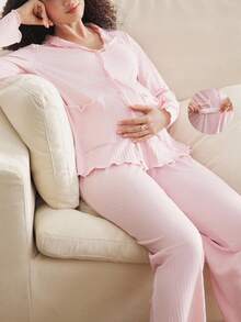 两件套舒适波浪领长袖上衣和长裤，柔软简约孕妇家居服套装，秋冬装，舒适保暖。