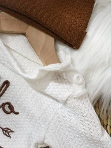 SHEIN HELLO Letter Embroidered Newborn Photography Outfit, Baby Boy/Girl Top, Pants, Hat 3pcs Set, Infant 1 Month To 100 Days Studio Photo Prop Clothing Fall Winter