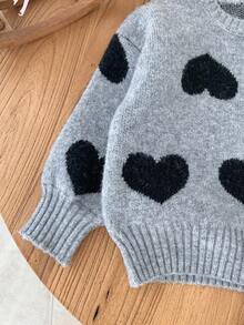 SHEIN LMoss Kids Komplet sweterek z okrągłym dekoltem i wzorem w serca dla dziewczynki oraz dzianinowe spodnie - Szary - Zobacz 7