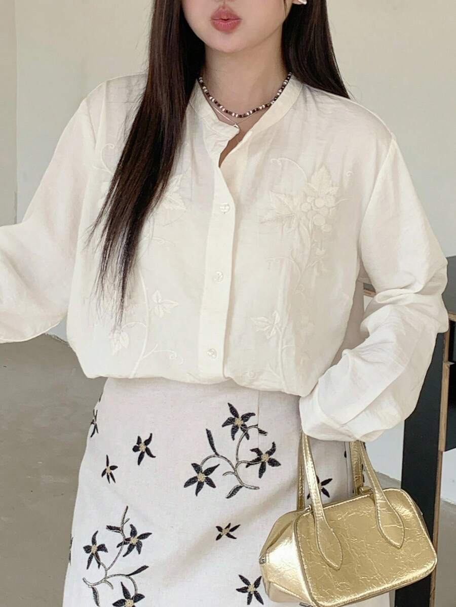 Dazy Plus 花卉刺绣对称宽松小圆领长袖白色加大码女式衬衫秋季 - 白色 - 查看 1