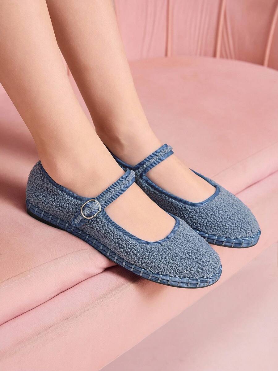 CUCCOO DOLLMOD 女士秋冬朦胧蓝时尚优雅仿皮毛泰迪毛绒经典舒适保暖单带玛丽珍平底鞋 - 藍色 - 查看 1