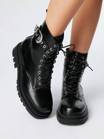 Grunge Punk بوت نسائية بطراز جوثيك بأصابع مستديرة وأربطة مع تصميم إبزيم معدني، كعب سميك، جلد اصطناعي، باللون الأسود، مناسبة للحفلات والارتداء اليومي والأناقة الكاجوال