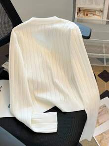 GlowEve 法式V领单排扣仿口袋修身短款针织开衫，春秋 - 白色 - 查看 2