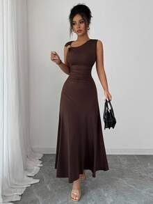 SHEIN PETITE Váy thiết kế xếp nếp cổ bất đối xứng không tay trang trí kim loại eo mới, đa năng cho hàng ngày, kỳ nghỉ, thường ngày, trẻ trung & thanh lịch, mùa xuân/hè - màu nâu - Xem 5